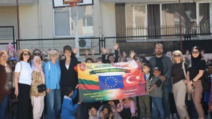 Litvanyalı öğretmenler Dikili’de Türk eğitim sistemini inceledi