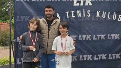 Minikler tenis turnuvasından başarılarla döndü