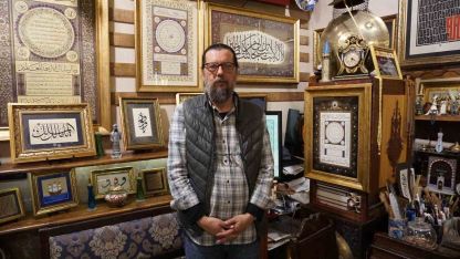 Sabrın mürekkeple imtihanı; hattatın ’mürekkep yalatan’ yolculuğu