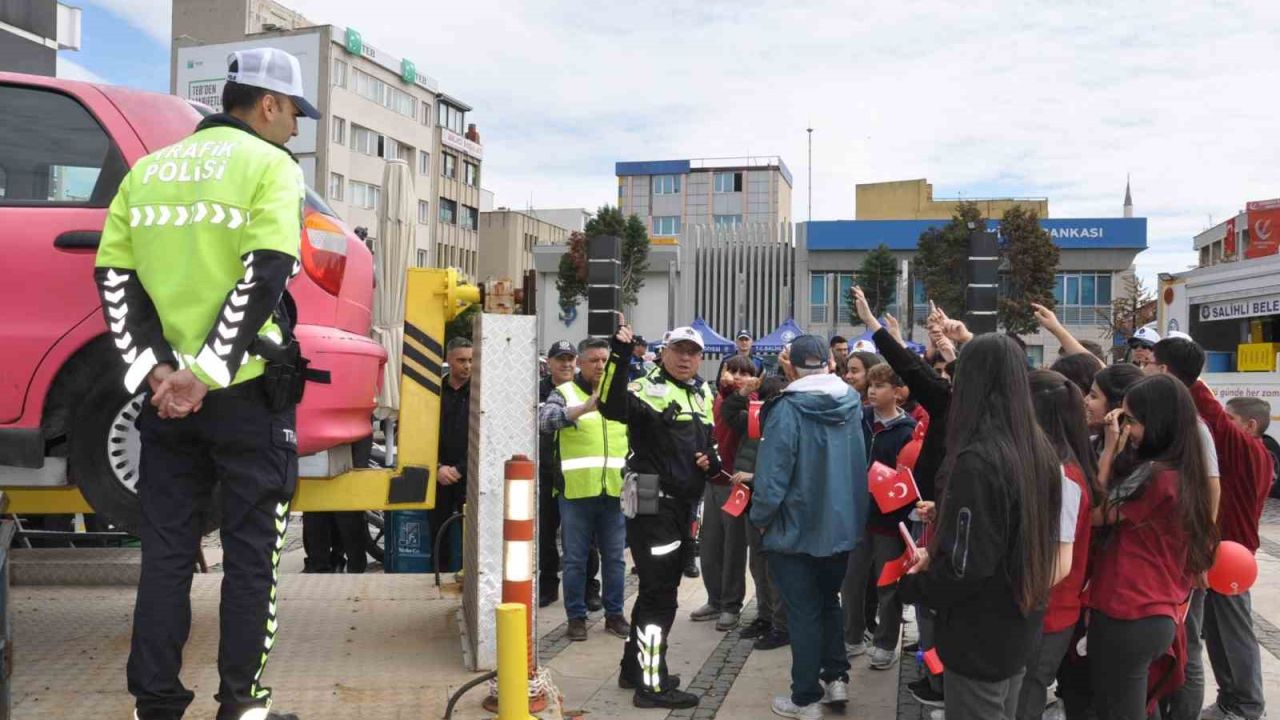 Salihli’de ‘Trafik Haftası’ kutlandı