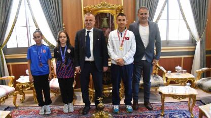 Şampiyon sporcular Başkan Balaban’ın konuğu oldu