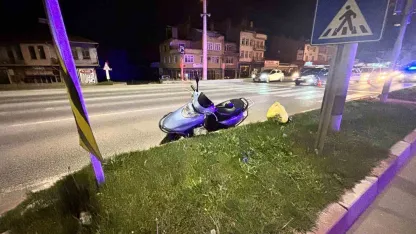 Tavşanlı’da motosiklet devrildi: 3 yaralı