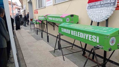 Uşak’taki kazada hayatını kaybeden 4 kişilik aile toprağa verildi