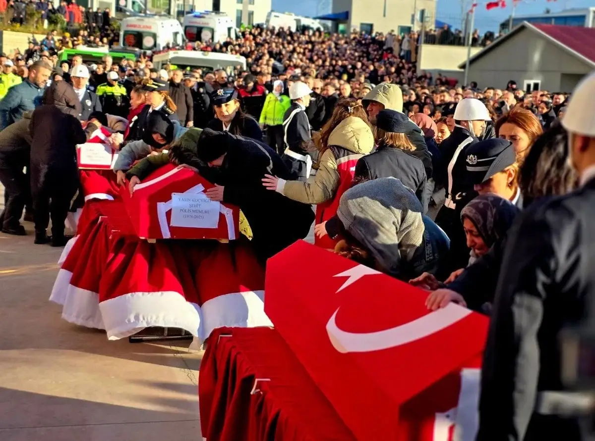 Yalova’da Şehit Polisler İçin Tören: Türkiye’nin Yüreğine Ateş Düştü