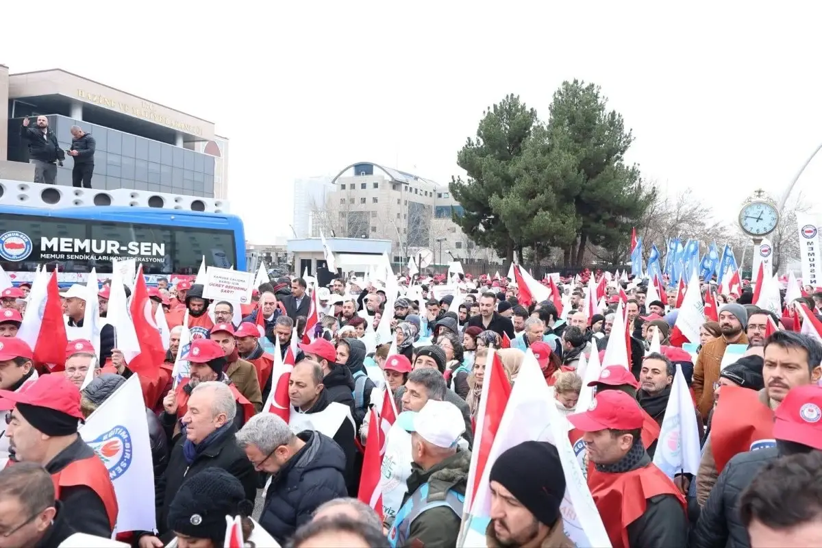 Memur-Sen’den Hazine Önünde Sert Tepki
